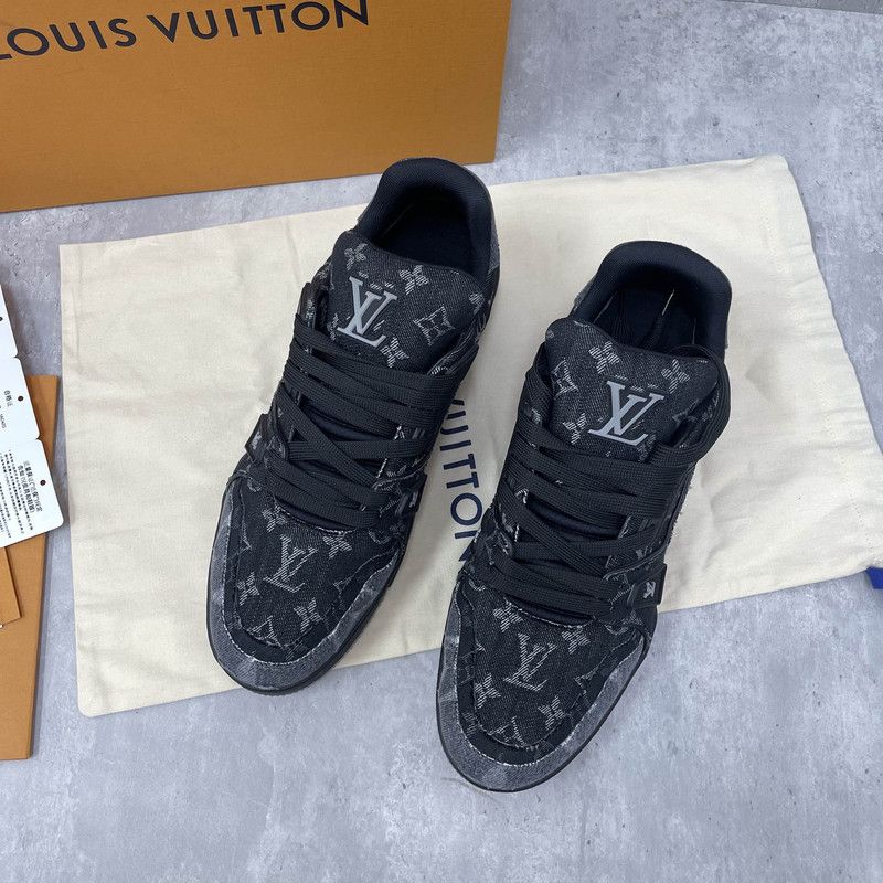 Louis Vuitton Louis Vuitton Black Low-Top Trainer Sneakers 0079 Size US 10.5 / EU 43-44 - 7 Thumbnail
