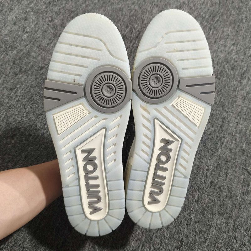 Louis Vuitton Louis Vuitton Low-Top Trainer in Black and White 0079 Size US 9 / EU 42 - 4 Thumbnail