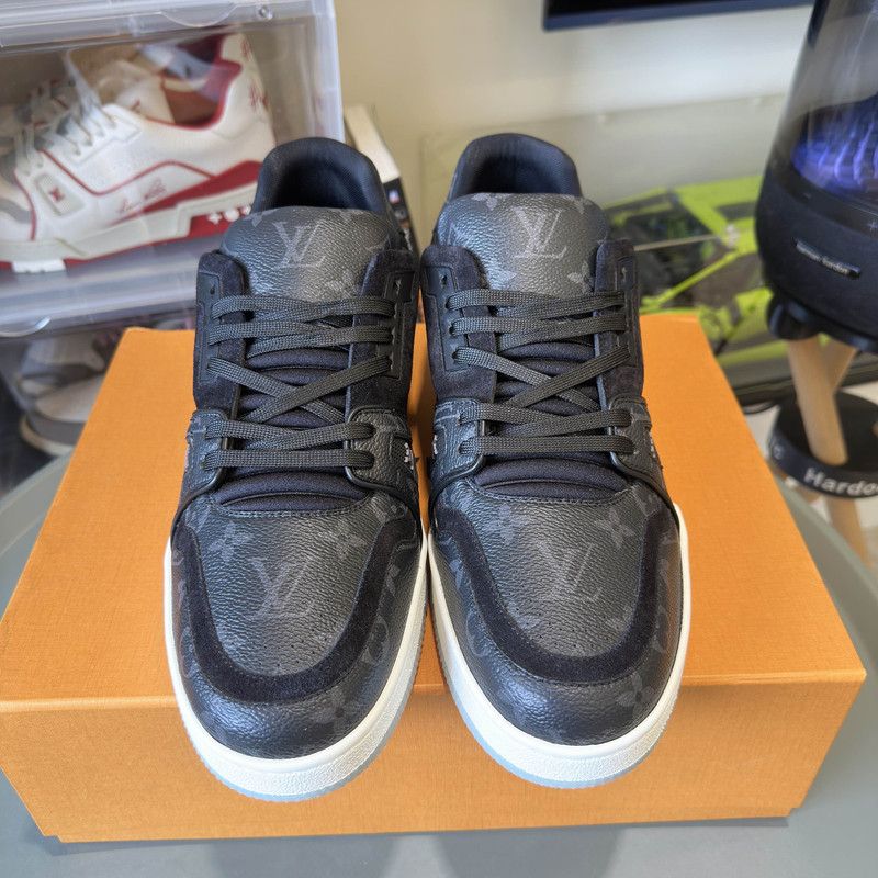 Louis Vuitton Louis Vuitton Stylish Low-top Trainers for Men 0079 Size US 10 / EU 43 - 2 Thumbnail