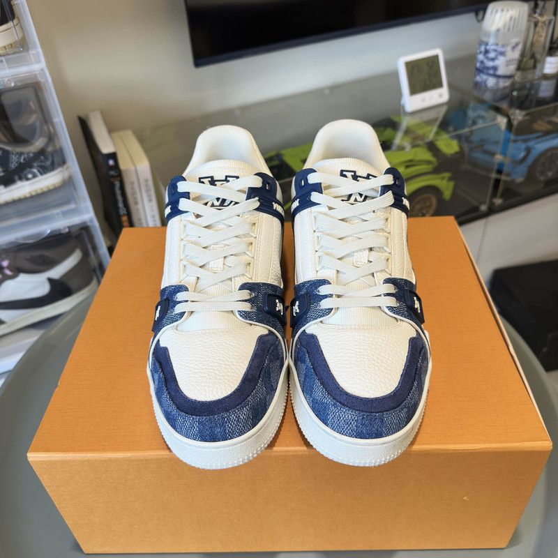 Louis Vuitton Louis Vuitton Trainer Low-Top Sneakers in White and Blue 0079 Size US 9 / EU 42 - 2 Thumbnail