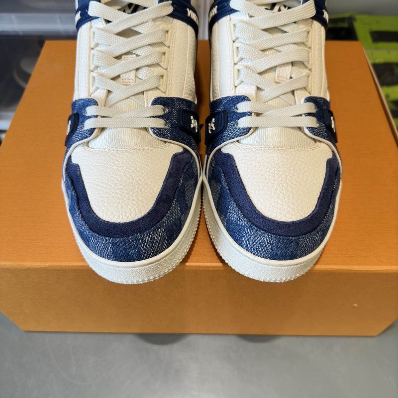 Louis Vuitton Louis Vuitton Trainer Low-Top Sneakers in White and Blue 0079 Size US 9 / EU 42 - 12 Thumbnail