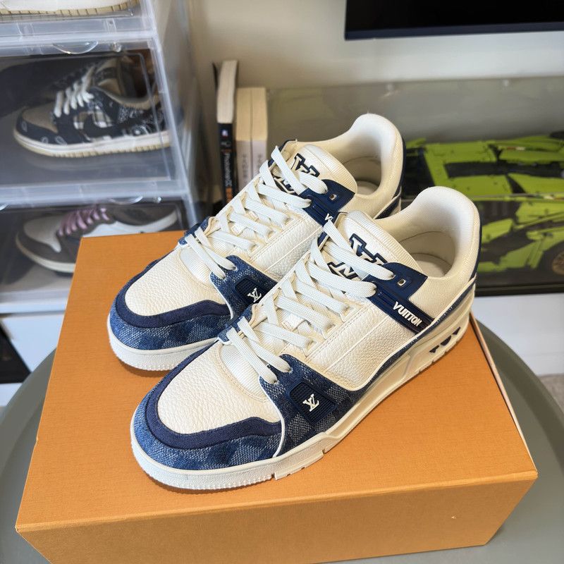 Louis Vuitton Louis Vuitton Trainer Low-Top Sneakers in White and Blue 0079 Size US 9 / EU 42 - 10 Thumbnail