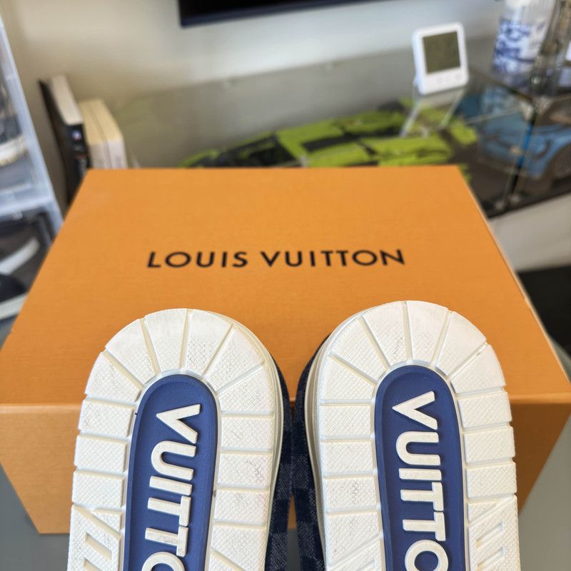 Louis Vuitton Louis Vuitton Trainer Low-Top Sneakers in White and Blue 0079 Size US 9 / EU 42 - 8 Thumbnail