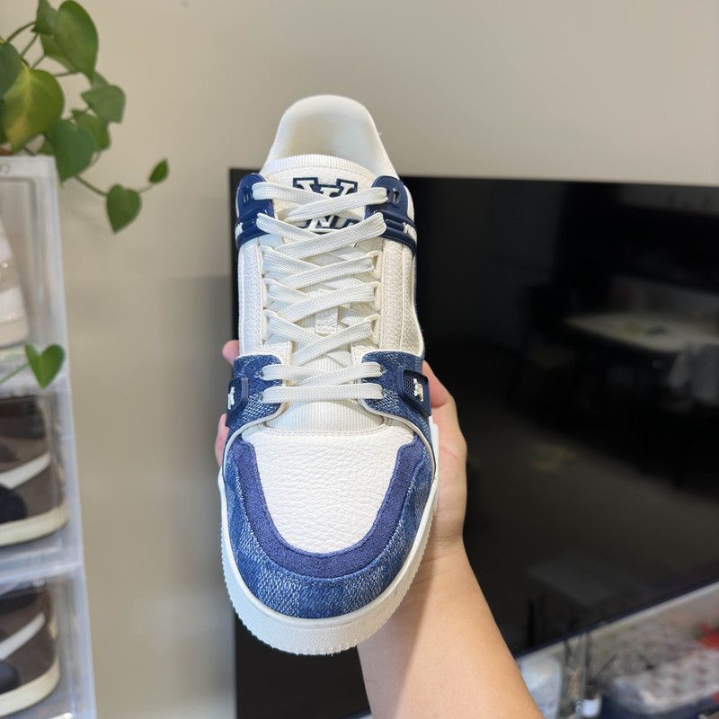 Louis Vuitton Louis Vuitton Trainer Low-Top Sneakers in White and Blue 0079 Size US 9 / EU 42 - 15 Thumbnail