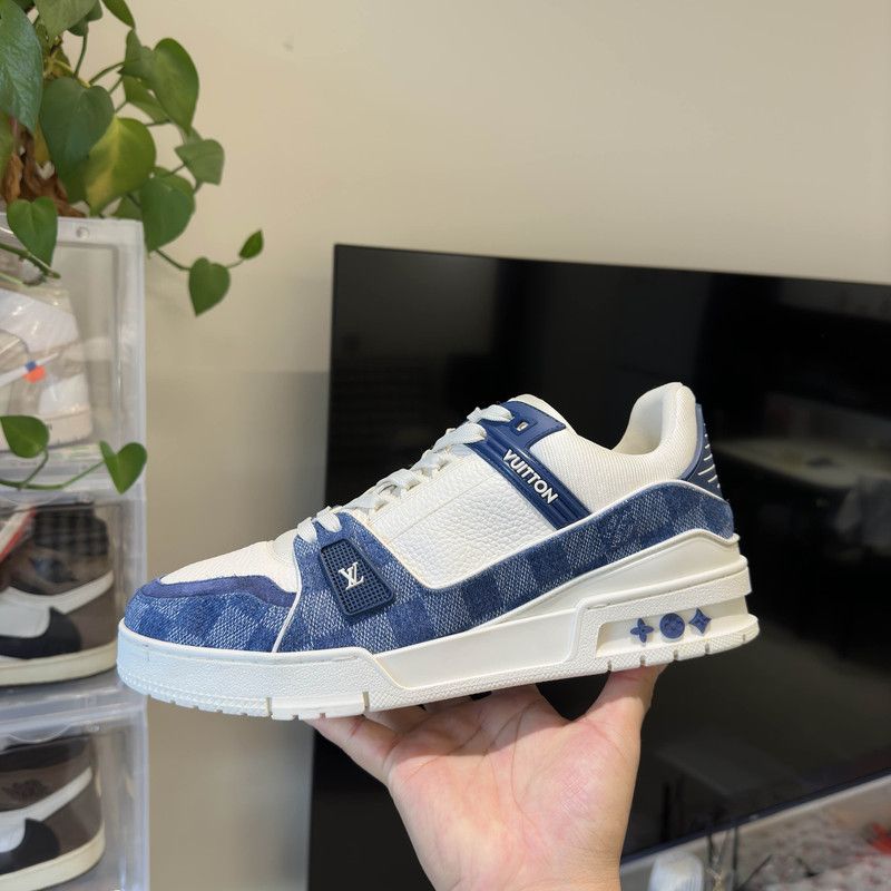 Louis Vuitton Louis Vuitton Trainer Low-Top Sneakers in White and Blue 0079 Size US 9 / EU 42 - 14 Thumbnail