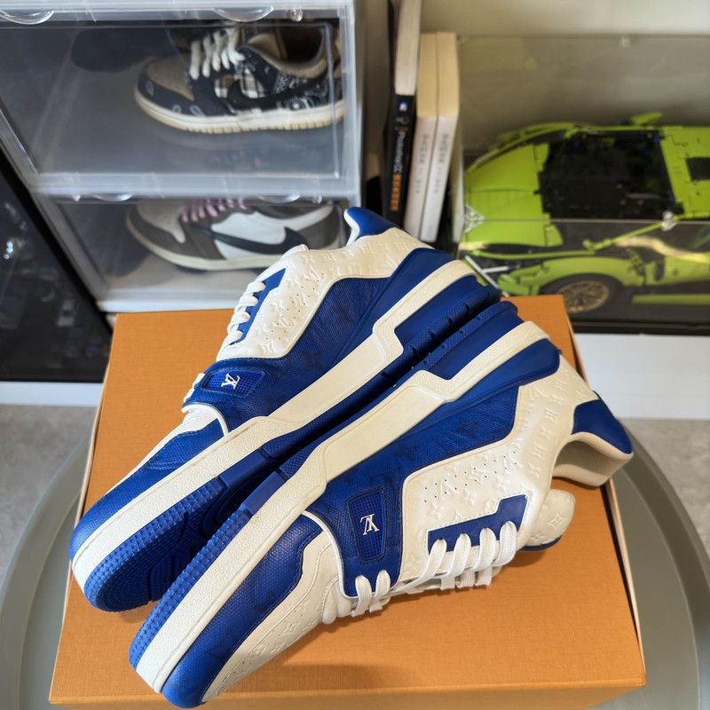 Louis Vuitton Louis Vuitton Blue Leather Low-Top Sneakers 0079 Size US 11 / EU 44 - 11 Thumbnail