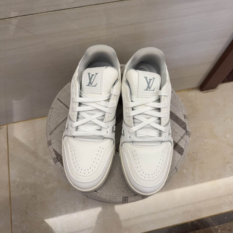 Louis Vuitton Louis Vuitton White Low-Top Fashion Sneakers 0079 Size US 6.5 / EU 39-40 - 2 Thumbnail