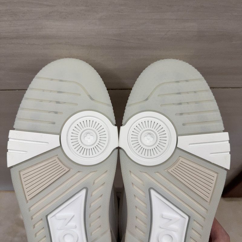 Louis Vuitton Louis Vuitton White Low-Top Fashion Sneakers 0079 Size US 6.5 / EU 39-40 - 9 Thumbnail