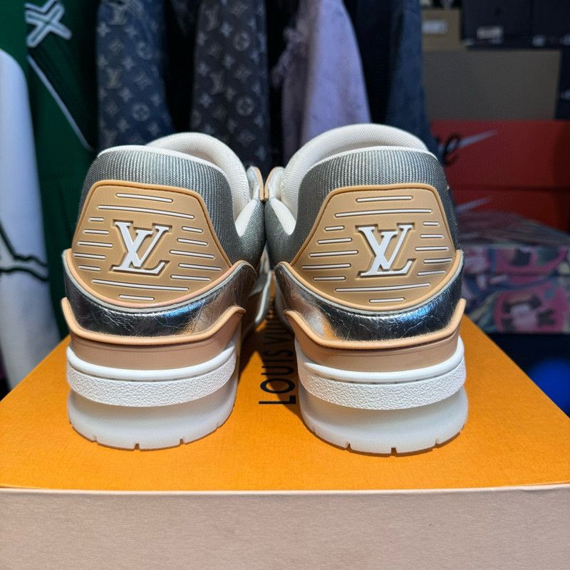 Louis Vuitton Louis Vuitton Silver Trainer Sneakers for Men 0079 Size US 10.5 / EU 43-44 - 3 Thumbnail