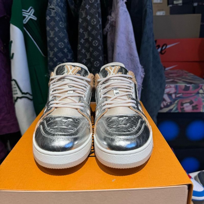 Louis Vuitton Louis Vuitton Silver Trainer Sneakers for Men 0079 Size US 10.5 / EU 43-44 - 2 Thumbnail