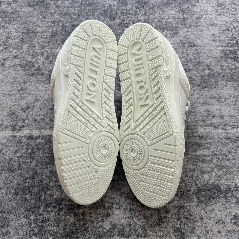 Louis Vuitton Louis Vuitton Low Top Trainer Sneakers for Men 0079 Size US 9.5 / EU 42-43 - 4 Thumbnail