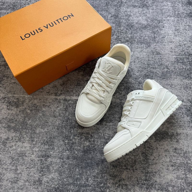 Louis Vuitton Louis Vuitton Low Top Trainer Sneakers for Men 0079 Size US 9.5 / EU 42-43 - 6 Thumbnail