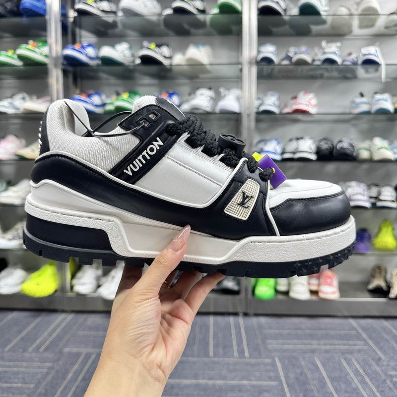 Louis Vuitton Louis Vuitton Trainer Maxi Sneakers in White and Black 0079 Size US 9.5 / EU 42-43 - 6 Thumbnail