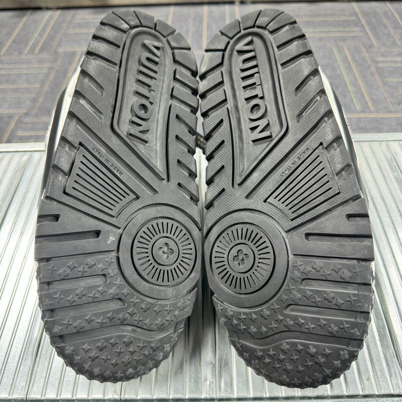 Louis Vuitton Louis Vuitton Trainer Maxi Sneakers in White and Black 0079 Size US 9.5 / EU 42-43 - 4 Thumbnail