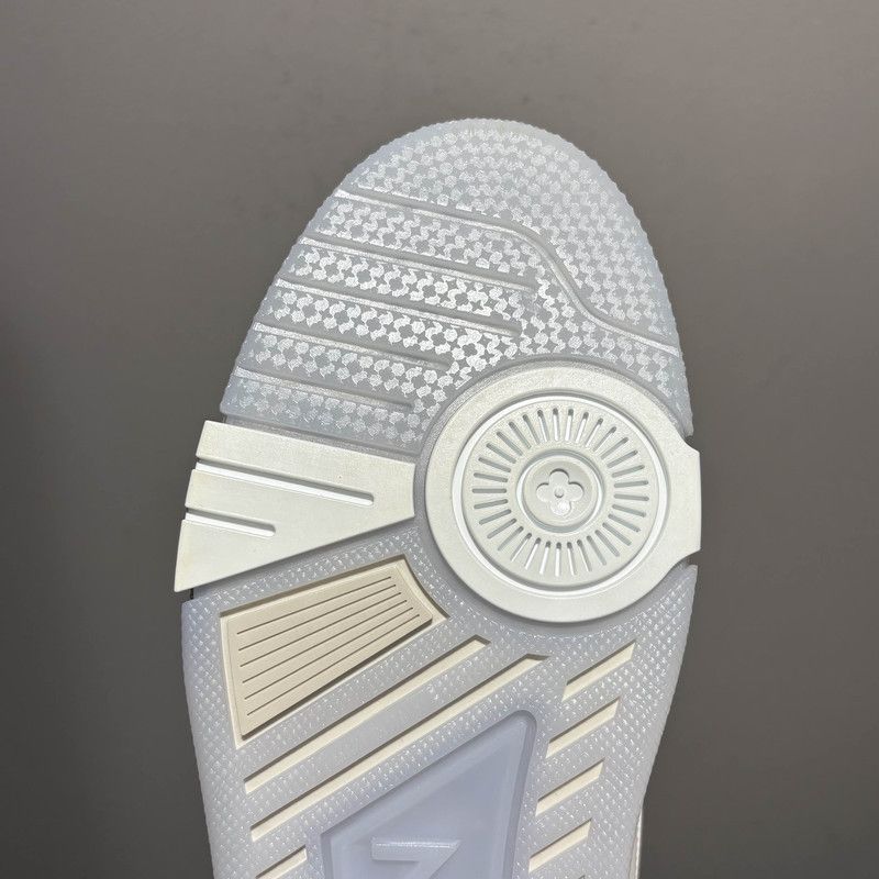 Louis Vuitton Louis Vuitton Trainer Low-Top Sneakers in White 0079 Size US 7.5 / EU 40-41 - 8 Thumbnail
