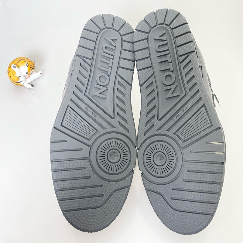 Louis Vuitton Louis Vuitton Trainer Low-top Sneakers in Black 0079 Size US 8 / EU 41 - 4 Thumbnail