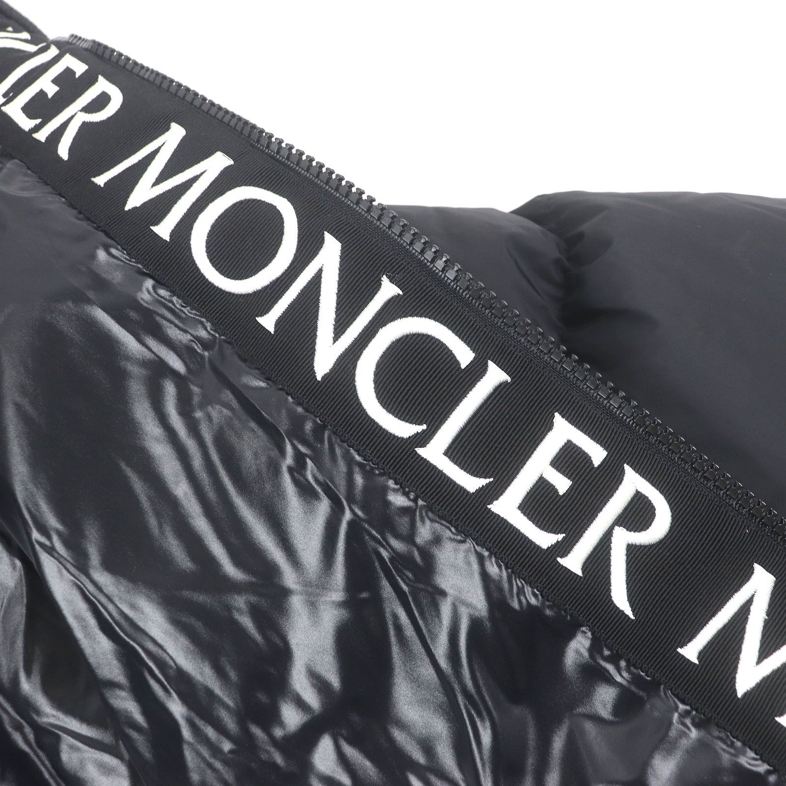 Moncler Moncler Moncler MONTCLA Nylon Down Jacket Plastic Outerwear Size ONE SIZE - 5 Thumbnail