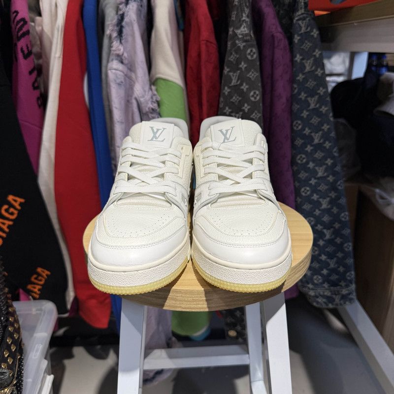 Louis Vuitton Louis Vuitton Trainer Low Top Sneakers in White 0079 Size US 9.5 / EU 42-43 - 2 Thumbnail