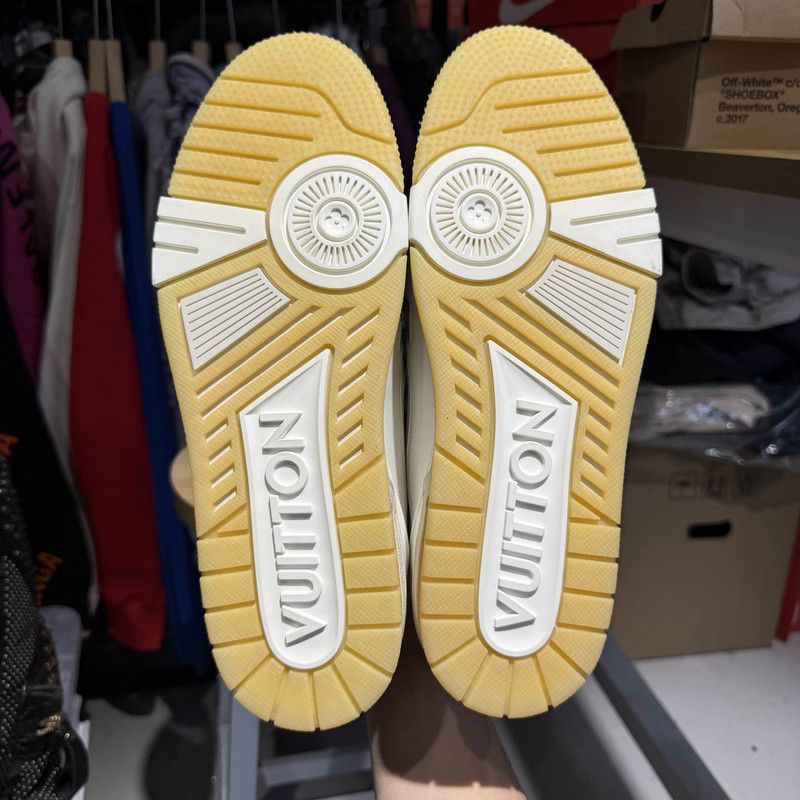 Louis Vuitton Louis Vuitton Trainer Low Top Sneakers in White 0079 Size US 9.5 / EU 42-43 - 4 Thumbnail