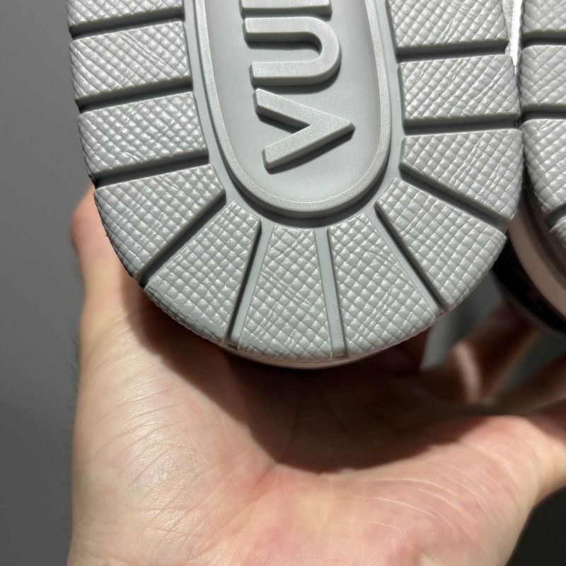 Louis Vuitton Louis Vuitton Trainer Low-Top Sneakers in Gray-White 0079 Size US 8.5 / EU 41-42 - 7 Thumbnail