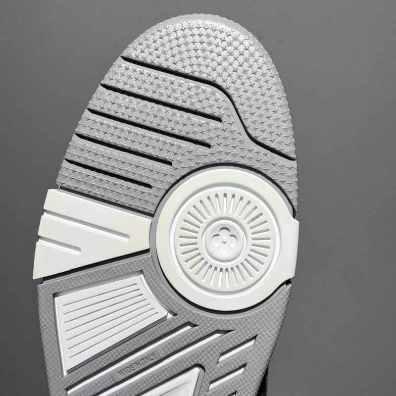 Louis Vuitton Louis Vuitton Trainer Low-Top Sneakers in Gray and White 0079 Size US 11 / EU 44 - 8 Thumbnail
