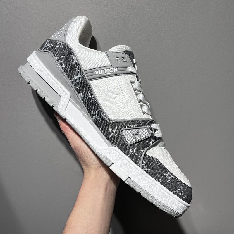 Louis Vuitton Louis Vuitton Trainer Low-Top Sneakers in Gray and White 0079 Size US 11 / EU 44 - 10 Thumbnail