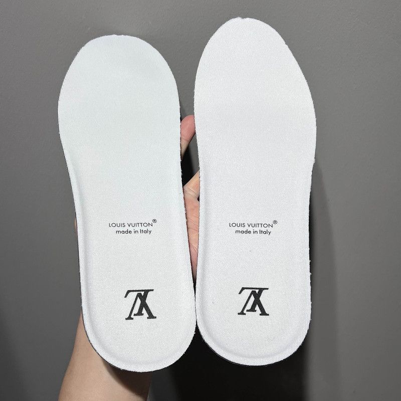 Louis Vuitton Louis Vuitton Trainer Low-Top Sneakers in Gray and White 0079 Size US 11 / EU 44 - 18 Thumbnail
