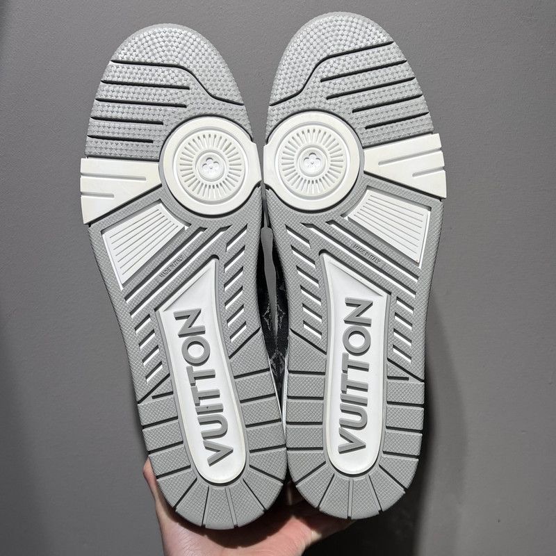 Louis Vuitton Louis Vuitton Trainer Low-Top Sneakers in Gray and White 0079 Size US 11 / EU 44 - 4 Thumbnail