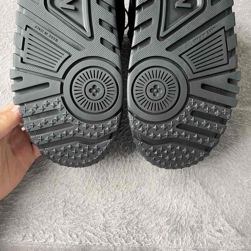 Louis Vuitton Louis Vuitton Trainer Maxi Low Top Sneakers 0079 Size US 8 / EU 41 - 6 Thumbnail