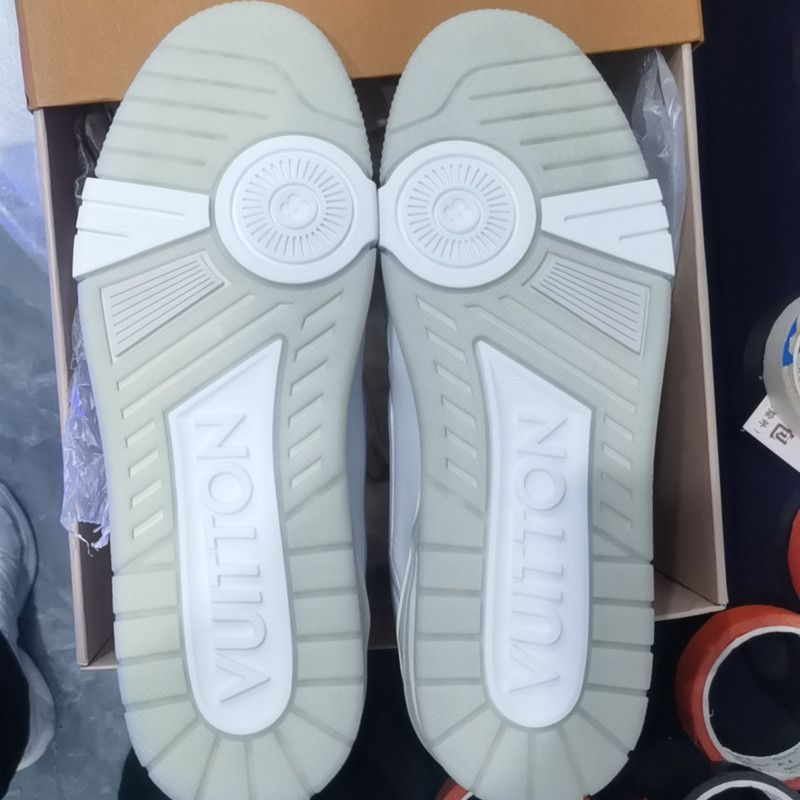 Louis Vuitton Louis Vuitton Trainer Stylish Low-Top Sneakers 0079 Size US 9 / EU 42 - 4 Thumbnail
