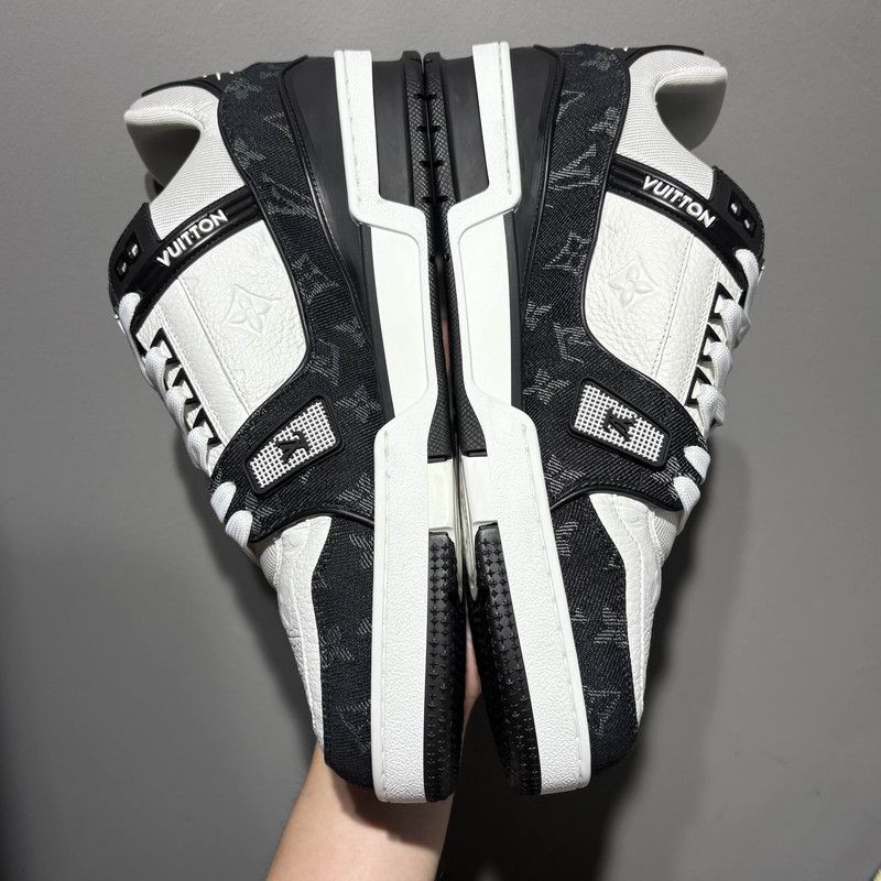 Louis Vuitton Louis Vuitton Trainer Panda Low-Top Sneakers 0079 Size US 9.5 / EU 42-43 - 13 Thumbnail