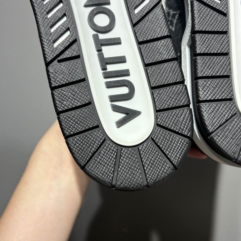 Louis Vuitton Louis Vuitton Trainer Panda Low-Top Sneakers 0079 Size US 9.5 / EU 42-43 - 8 Thumbnail