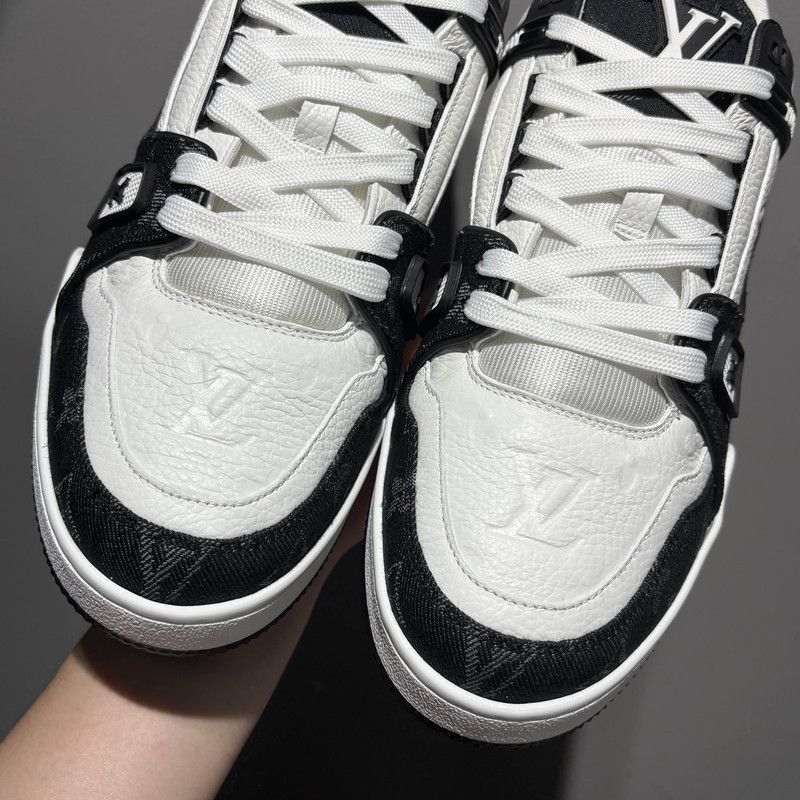 Louis Vuitton Louis Vuitton Trainer Panda Low-Top Sneakers 0079 Size US 9.5 / EU 42-43 - 12 Thumbnail
