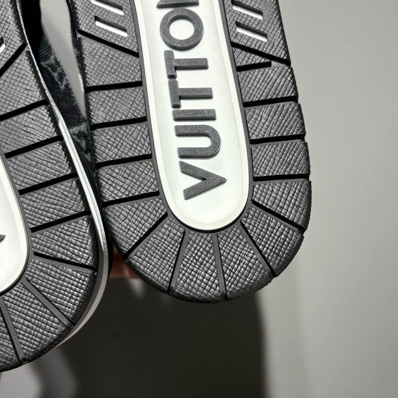 Louis Vuitton Louis Vuitton Trainer Panda Low-Top Sneakers 0079 Size US 9.5 / EU 42-43 - 9 Thumbnail