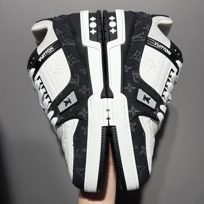 Louis Vuitton Louis Vuitton Trainer Panda Low-Top Sneakers 0079 Size US 9.5 / EU 42-43 - 14 Thumbnail