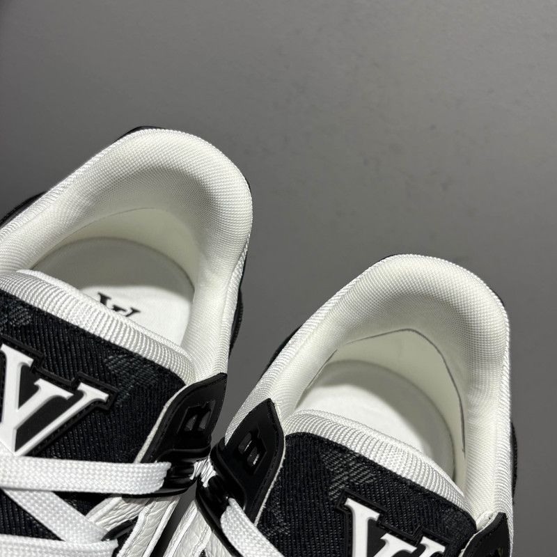 Louis Vuitton Louis Vuitton Trainer Panda Low-Top Sneakers 0079 Size US 9.5 / EU 42-43 - 11 Thumbnail