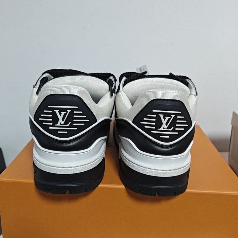 Louis Vuitton Louis Vuitton Trainer Maxi Low-Top Sneakers 0079 Size US 10.5 / EU 43-44 - 3 Thumbnail