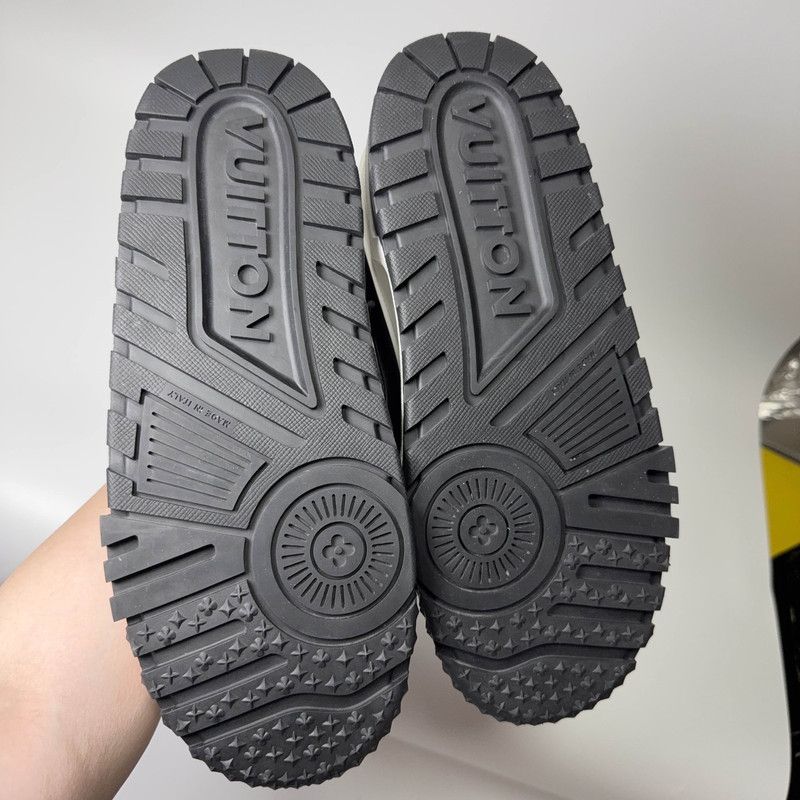 Louis Vuitton Louis Vuitton Trainer Maxi Low Top Sneakers 0079 Size US 10.5 / EU 43-44 - 4 Thumbnail