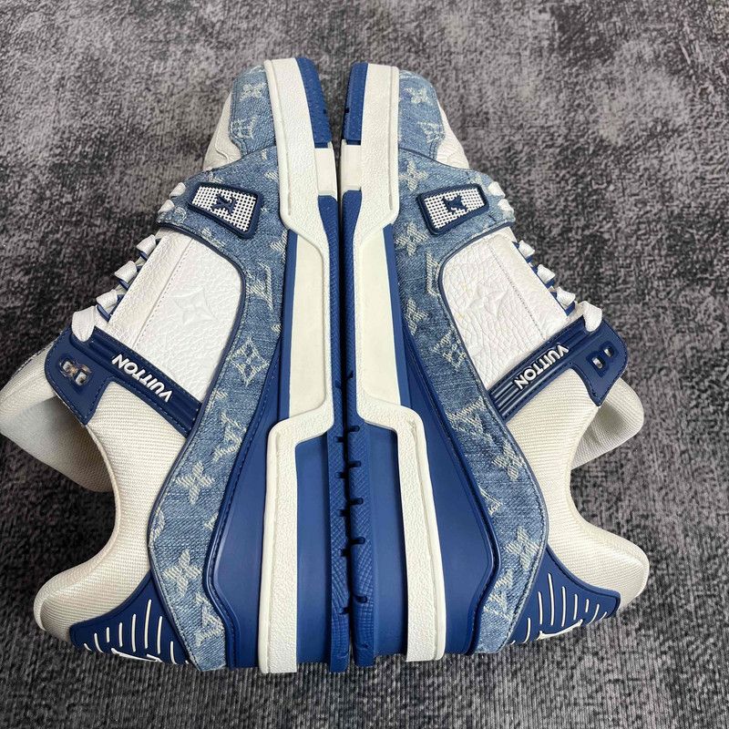 Louis Vuitton Louis Vuitton Trainer Casual Sneakers in White and Blue 0079 Size US 10.5 / EU 43-44 - 7 Thumbnail