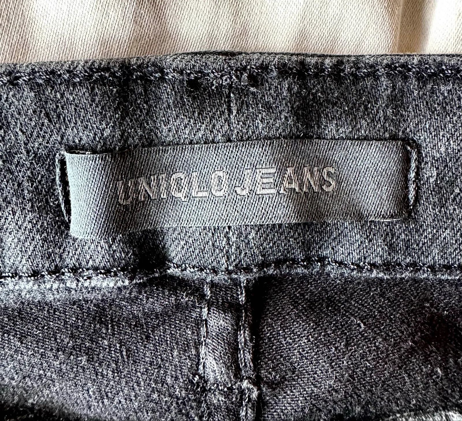 Uniqlo Uniqlo Jeans Svarta Jeans Dam/man Jeans Size US 32 / EU 48 - 2 Thumbnail