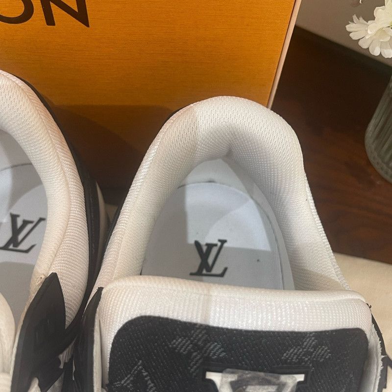 Louis Vuitton Louis Vuitton Panda Print Trainer Low-Top Sneakers 0079 Size US 9.5 / EU 42-43 - 11 Thumbnail