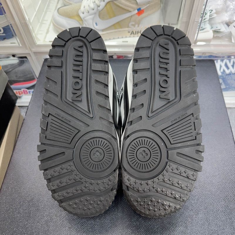 Louis Vuitton Louis Vuitton Trainer Maxi Low Top Sneakers 0079 Size US 8 / EU 41 - 4 Thumbnail