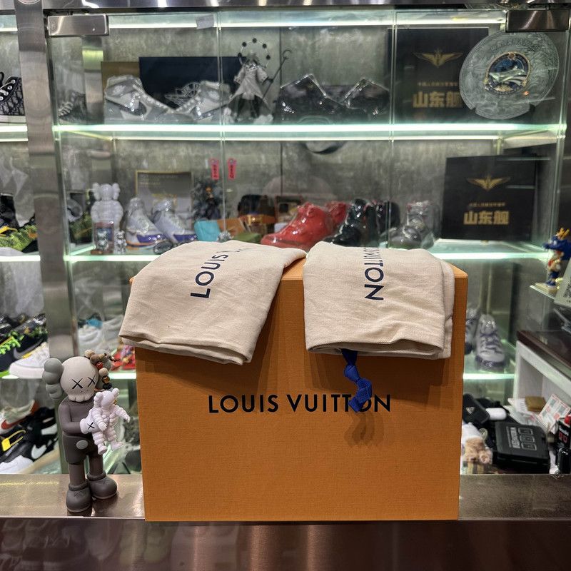 Louis Vuitton Louis Vuitton Trainer Maxi Low Top Fashion Sneakers 0079 Size US 8 / EU 41 - 6 Thumbnail