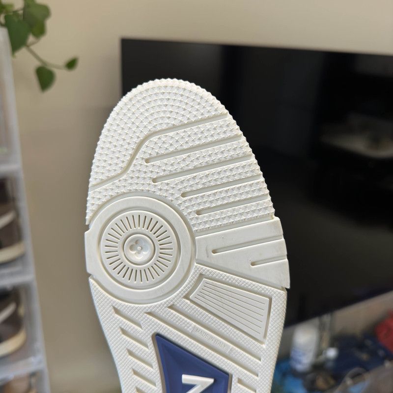 Louis Vuitton Louis Vuitton Trainer Low-top Sneakers in White and Blue 0079 Size US 8.5 / EU 41-42 - 17 Thumbnail