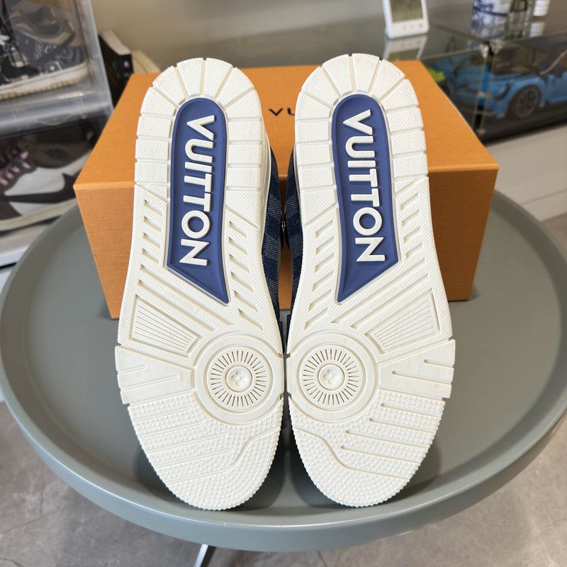 Louis Vuitton Louis Vuitton Trainer Low-top Sneakers in White and Blue 0079 Size US 8.5 / EU 41-42 - 4 Thumbnail