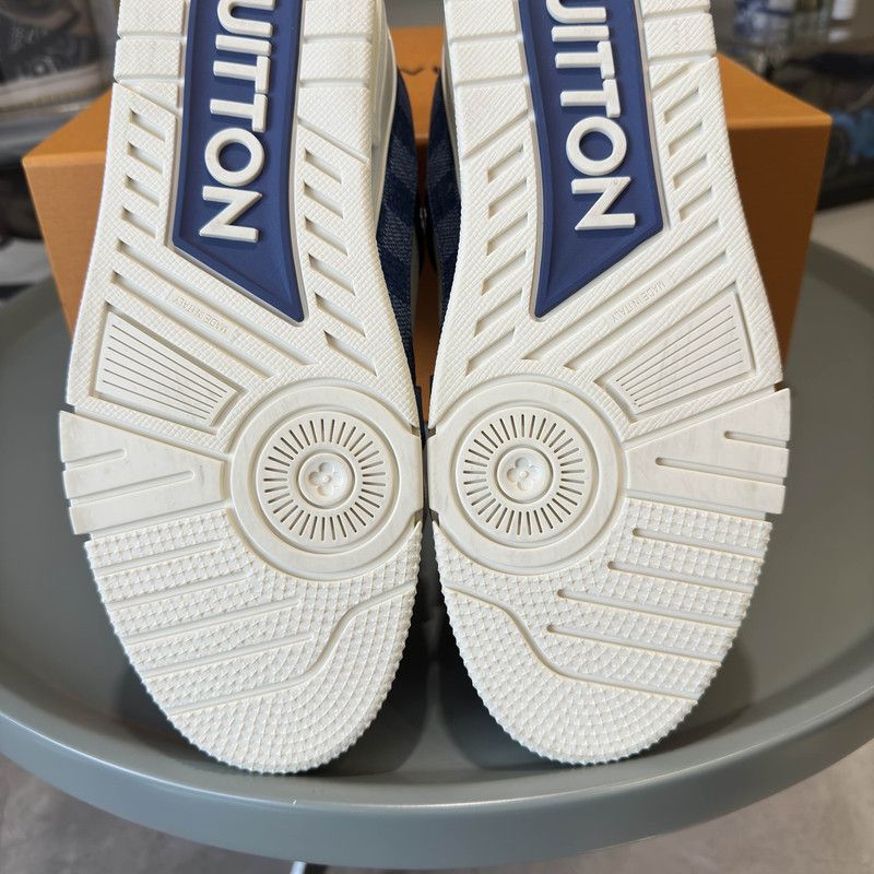 Louis Vuitton Louis Vuitton Trainer Low-top Sneakers in White and Blue 0079 Size US 8.5 / EU 41-42 - 7 Thumbnail