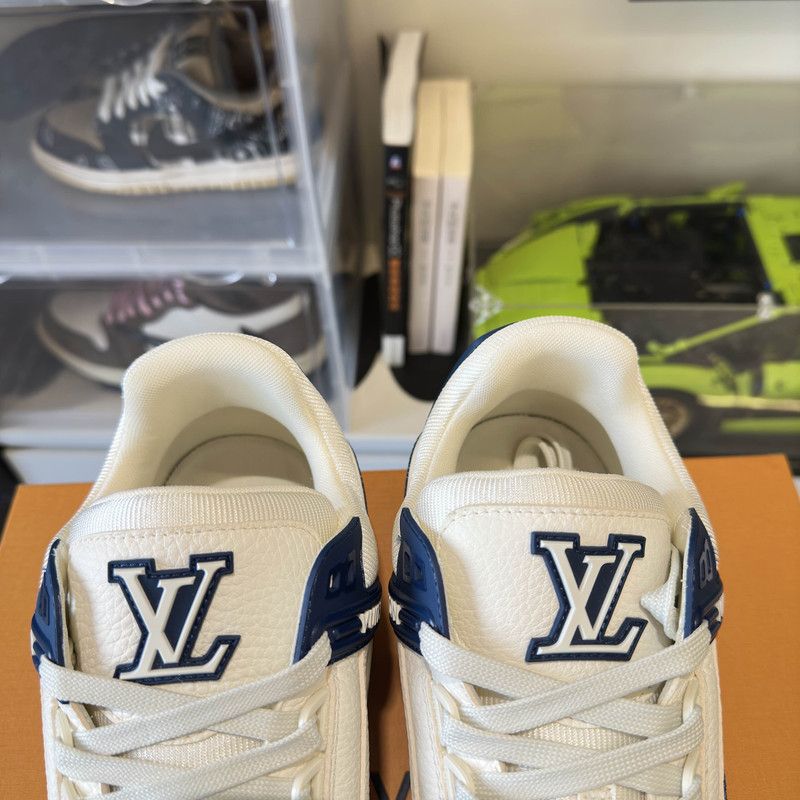Louis Vuitton Louis Vuitton Trainer Low-top Sneakers in White and Blue 0079 Size US 8.5 / EU 41-42 - 13 Thumbnail