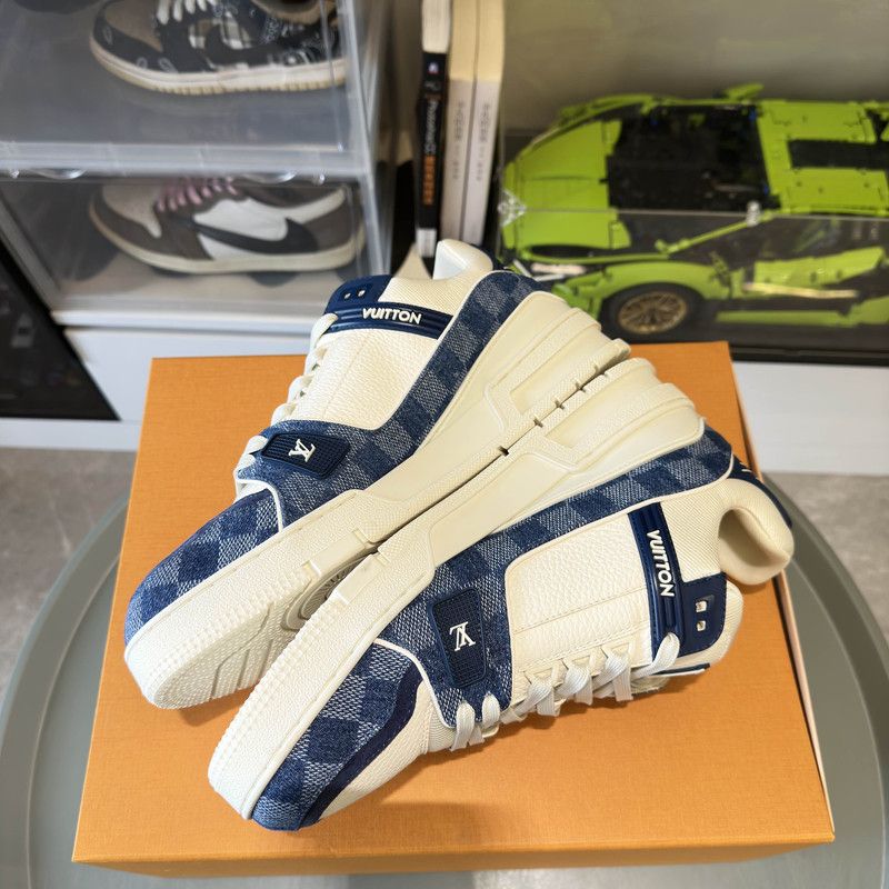 Louis Vuitton Louis Vuitton Trainer Low-top Sneakers in White and Blue 0079 Size US 8.5 / EU 41-42 - 11 Thumbnail