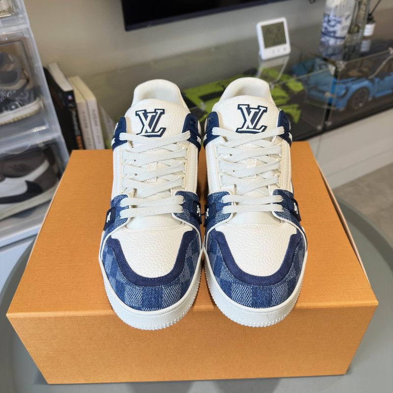 Louis Vuitton Louis Vuitton Trainer Low-top Sneakers in White and Blue 0079 Size US 8.5 / EU 41-42 - 2 Thumbnail
