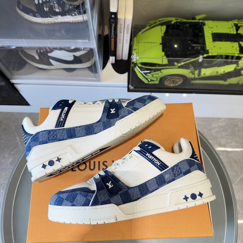 Louis Vuitton Louis Vuitton Trainer Low-top Sneakers in White and Blue 0079 Size US 8.5 / EU 41-42 - 9 Thumbnail